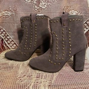 New women's heeled boots size size 7/8